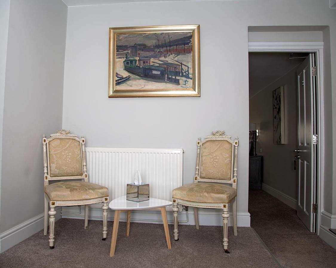 The Maple Manor Hotel Crawley  Esterno foto