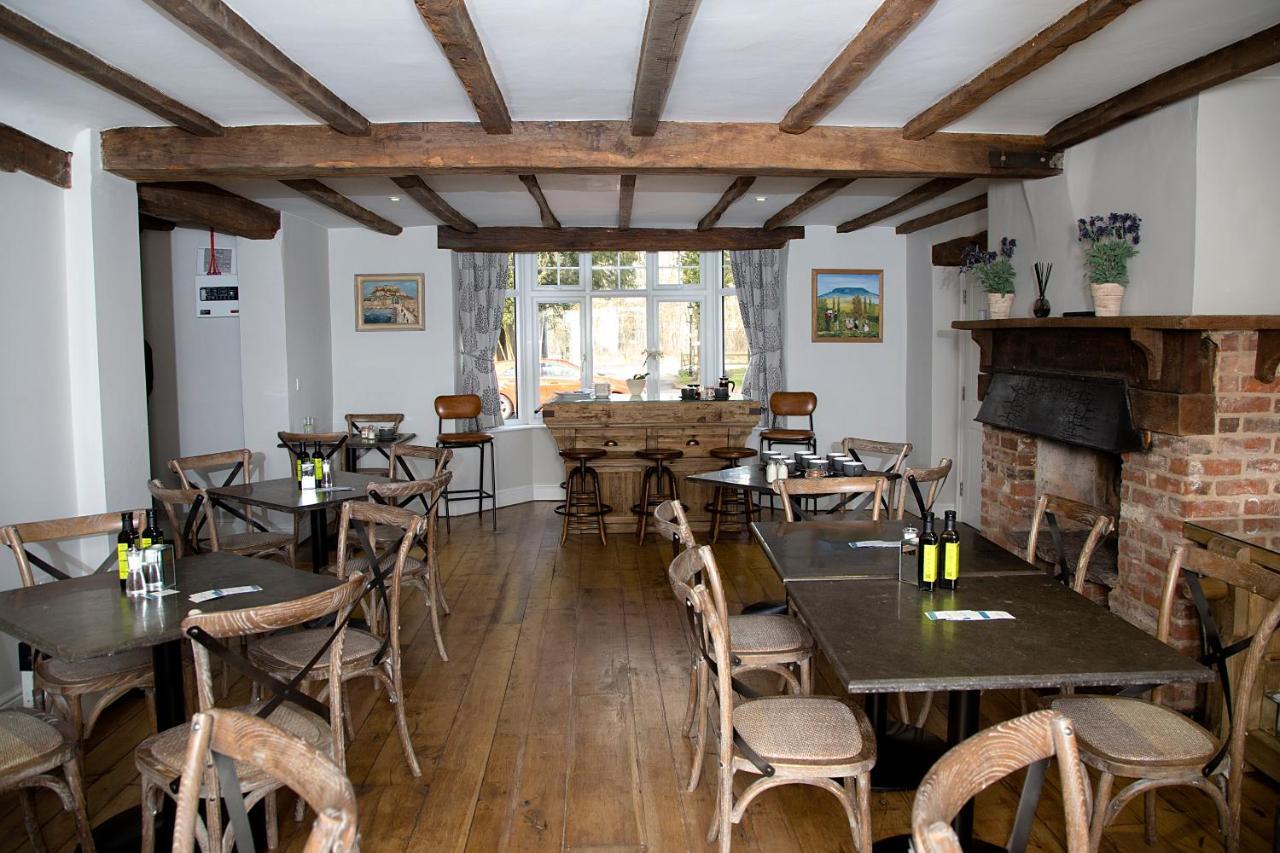 The Maple Manor Hotel Crawley  Esterno foto