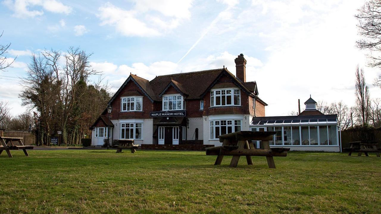The Maple Manor Hotel Crawley  Esterno foto