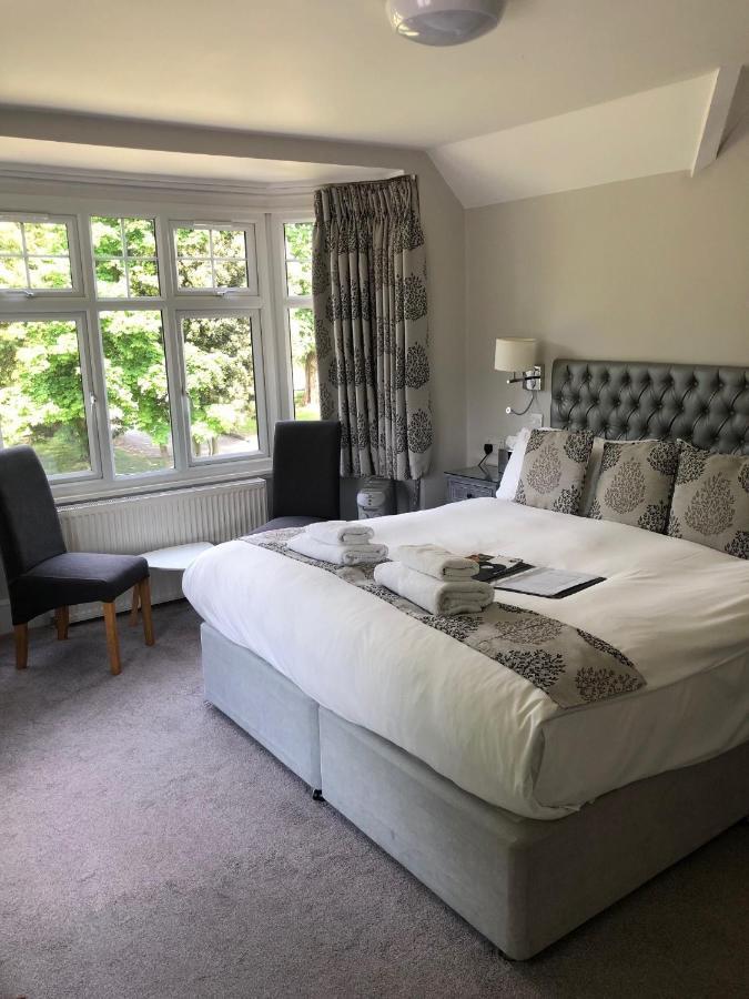 The Maple Manor Hotel Crawley  Esterno foto