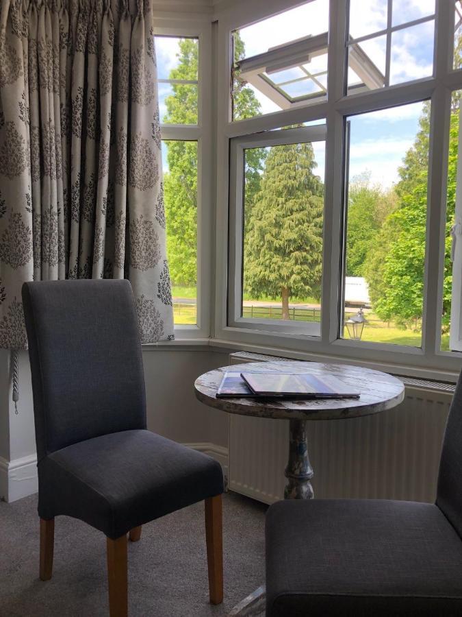 The Maple Manor Hotel Crawley  Esterno foto