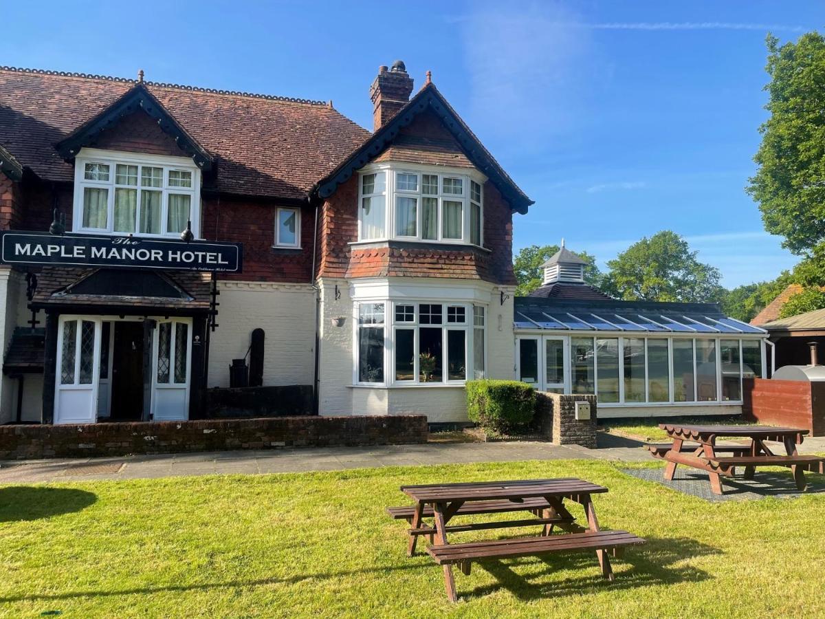 The Maple Manor Hotel Crawley  Esterno foto