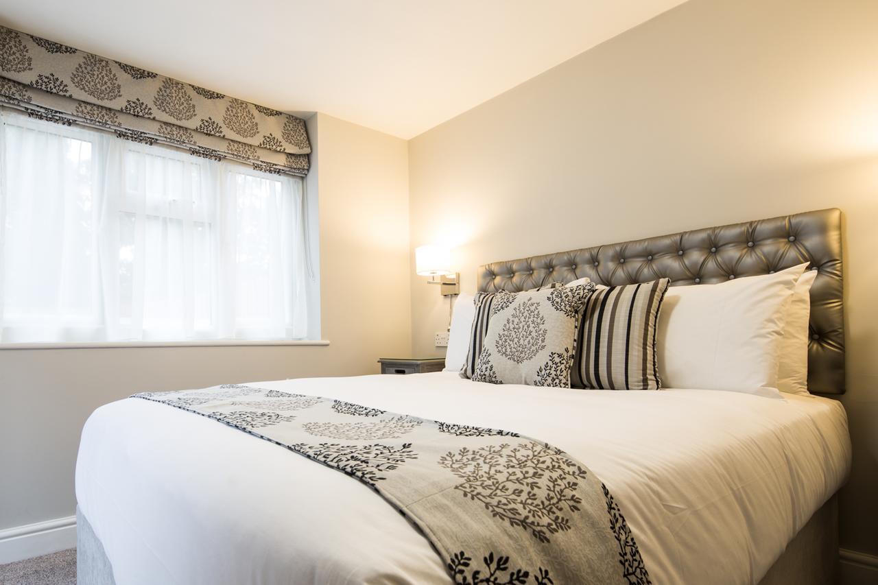 The Maple Manor Hotel Crawley  Esterno foto