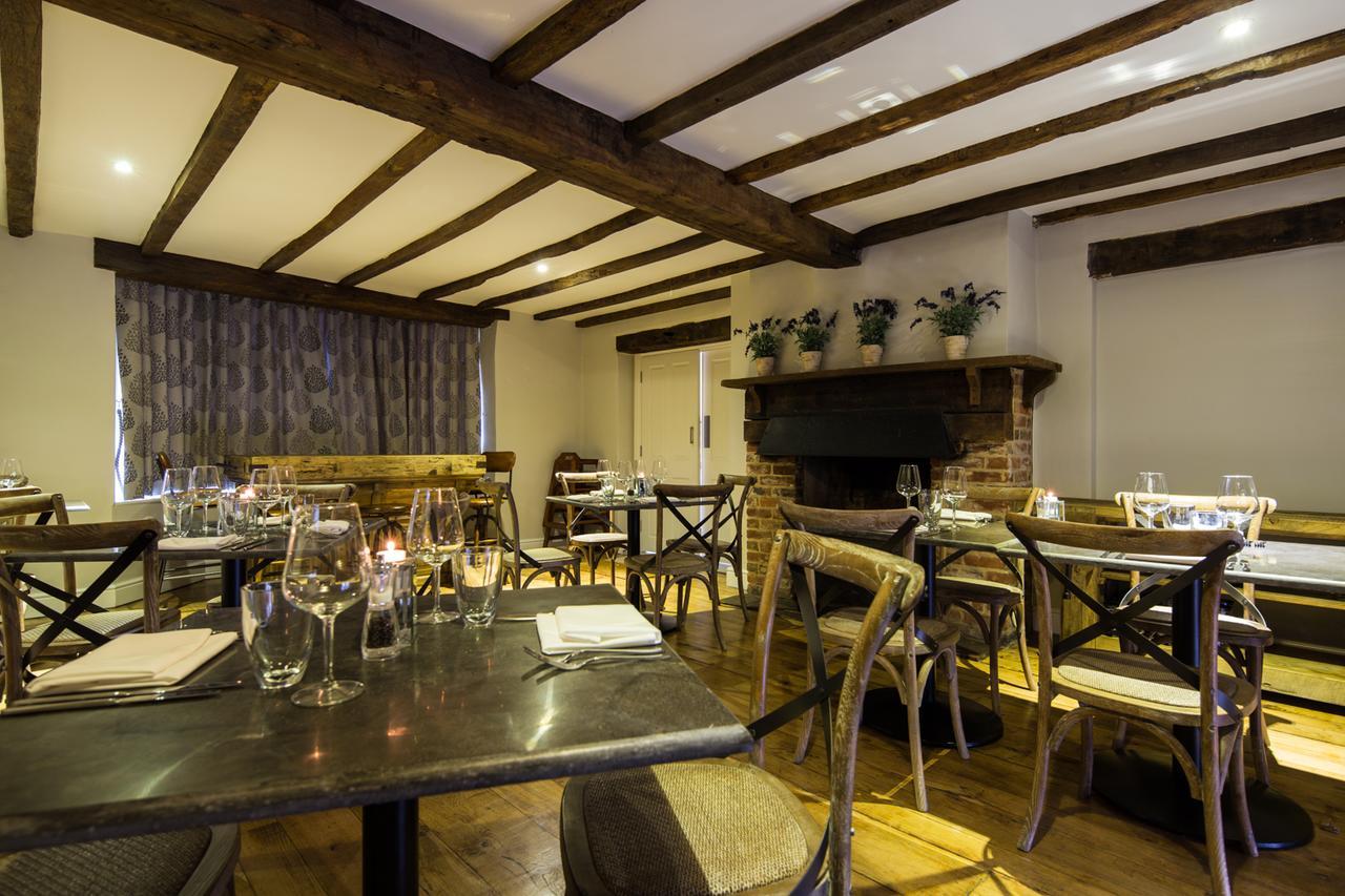 The Maple Manor Hotel Crawley  Esterno foto