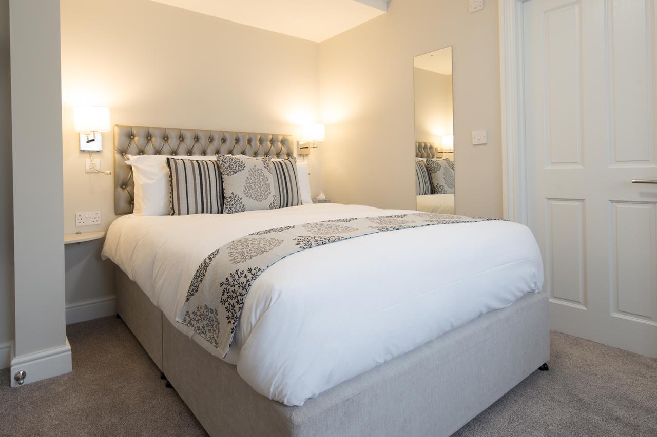 The Maple Manor Hotel Crawley  Esterno foto